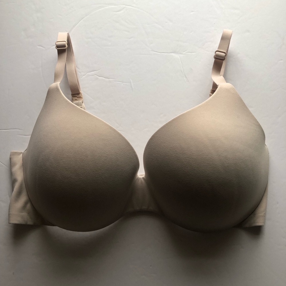 Victoria’s Secret 34DD Underwire Seamless Nude Bra !